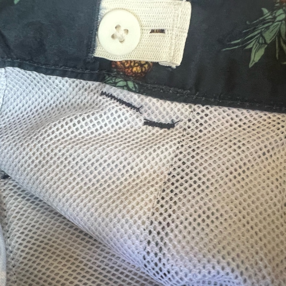 Lucky brand, boys board shorts size 12 perfect condition - Picture 6 of 14